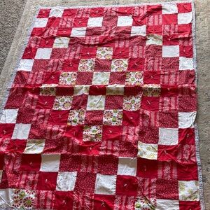 Red and White Patchwork Quilt Blanket - Classic Home Bedding